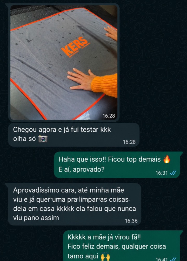 Conversa de WhatsApp: cliente envia foto da toalha Kers sobre a pintura molhada e diz que chegou e já foi testar